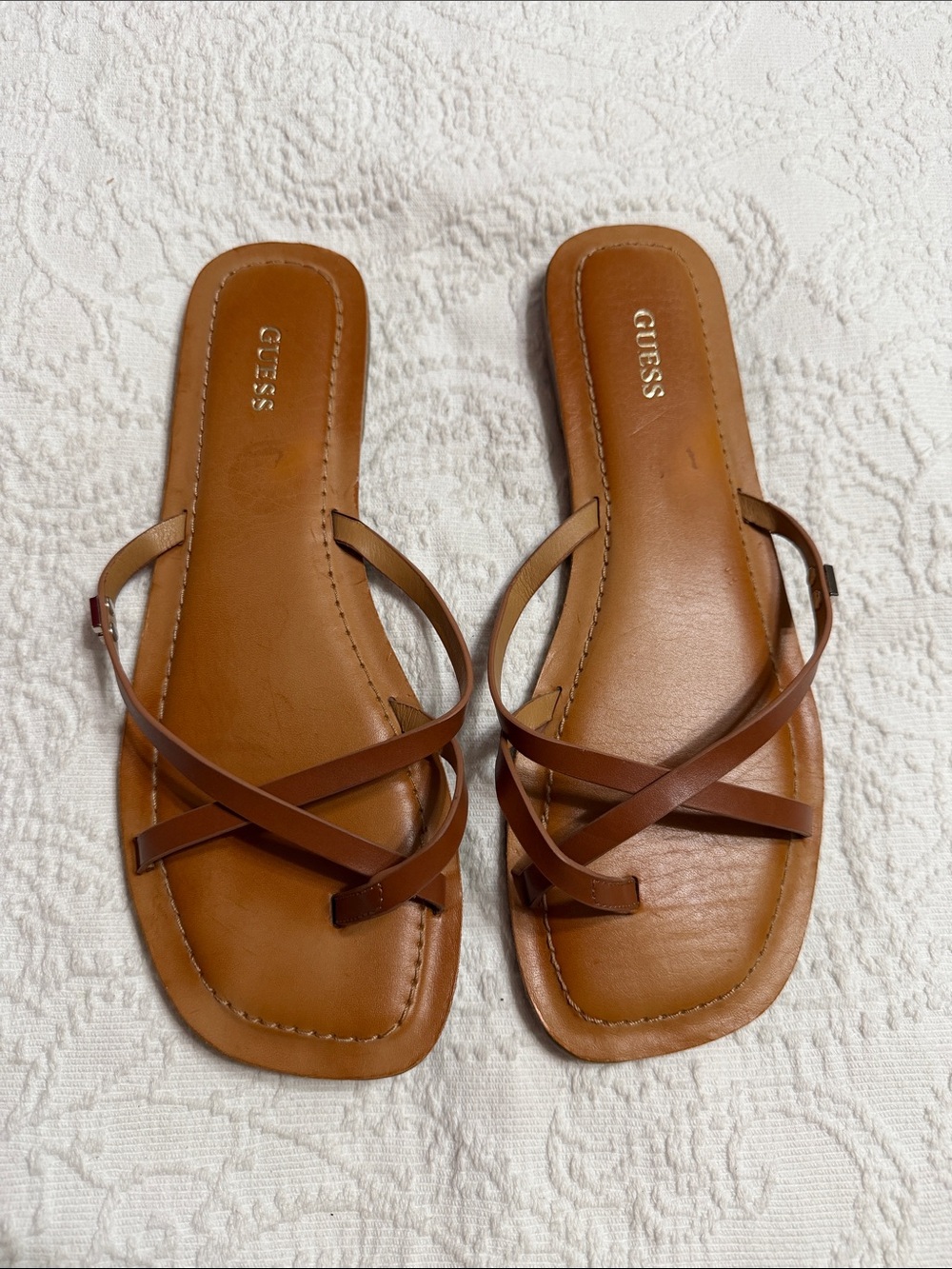 GUESS Sandals Size 9 Tan Brown Flip Flops